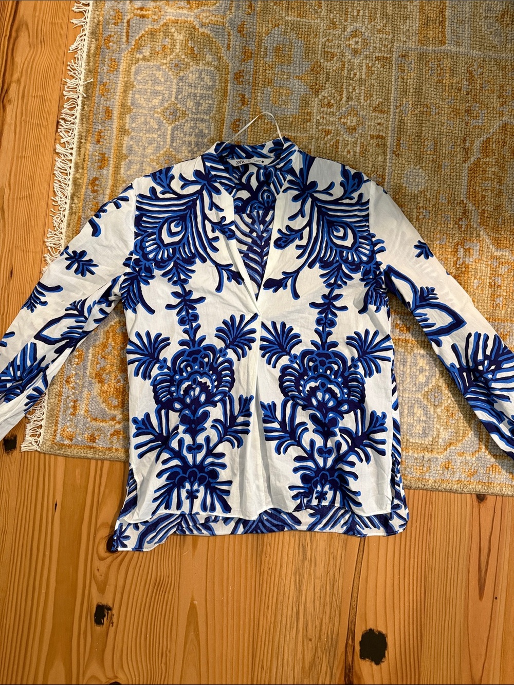 Zara White Button-Down Shirt with Bold Blue Embroidery